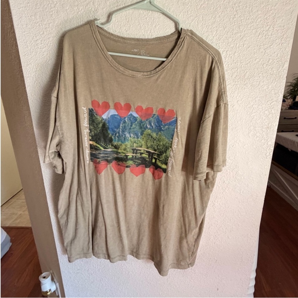 Graphic Tee with Scenic Heart Print - Taupe